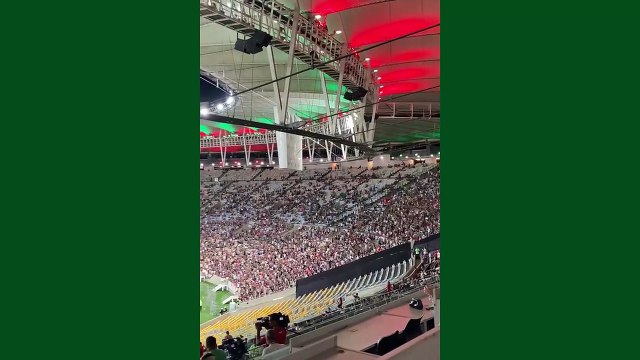 Entrada em campo de Fluminense e Internacional no Maracanã