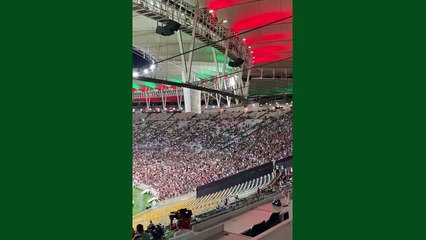 Entrada em campo de Fluminense e Internacional no Maracanã