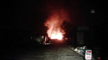 Kereste fabrikasında çıkan yangına müdahale ediliyor (2)
