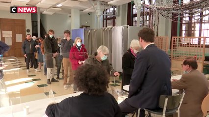 Présidentielle : les Français votent pour le second tour