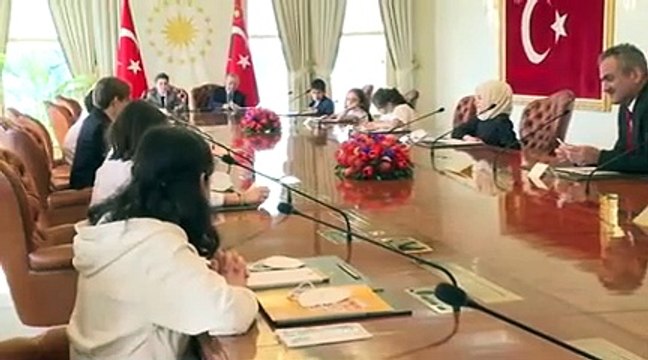 Erdoğan, koltuğunu 8. sınıf öğrencisine devretti