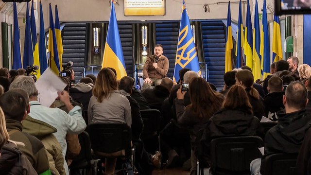 مؤتمر صحفي للرئيس الأوكراني فولوديمير زيلينسكي في مترو الأنفاق