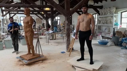 Bitirme ödevi olarak üniversite öğrencisi pehlivanın heykelini yapacak