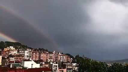 Espectacular arcoiris doble capturado sobre Barcelona