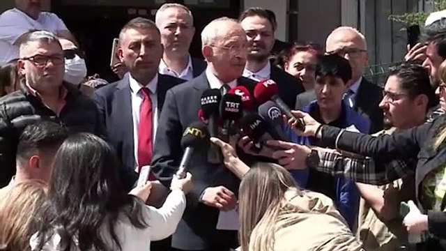 Kılıçdaroğlu elektriği kesilen aileyi ziyaret etti: Bir kişi karanlıkta kalıyorsa hiçbirimiz aydınlıkta değiliz