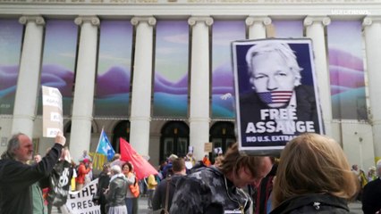 Protesta en Bruselas contra la extradición de Julian Assange a EE.UU.
