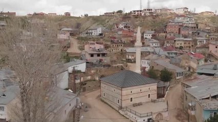 Bayburt'un "çivisiz cami"si ahşap işçiliğiyle göze çarpıyor