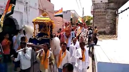 बैण्ड बाजे के साथ निकाली कलश यात्रा