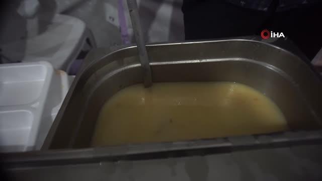 Ayvansaray'da 18 yıllık iftar geleneği: MHP iftar çadırı