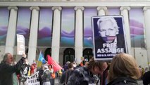 Julian Assange, a Bruxelles centinaia di persone in piazza contro l'estradizione