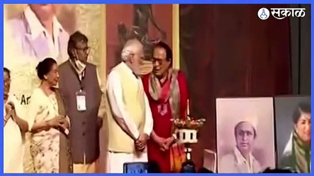 PM Narendra Modi | पंतप्रधान नरेंद्र मोदी षण्मुखानंद सभागृहात दाखल | Sakal Media