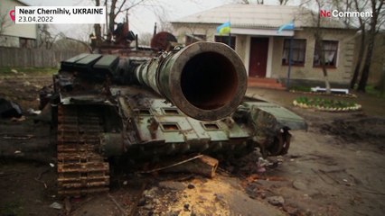 Ukrainian grandma bakes Easter cake amid rubble