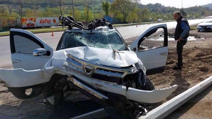 Cenazeden dönen muhtar ve eşi kazada hastanelik oldu