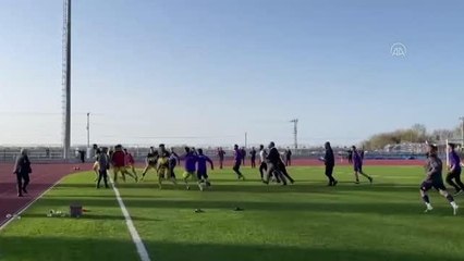 Amatör küme maçında futbolcular arasında kavga çıktı