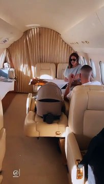 Vitaa sur Instagram, grande première avec bébé en jet