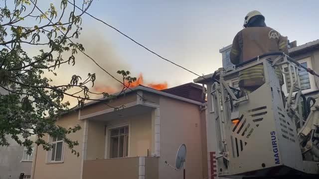 Son dakika haber... Ataşehir'de 3 katlı binada çıkan yangın söndürüldü