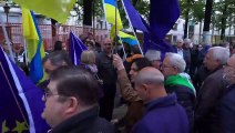 Bandiere di Nato e Ucraina al corteo del 25 Aprile, tensione a Torino