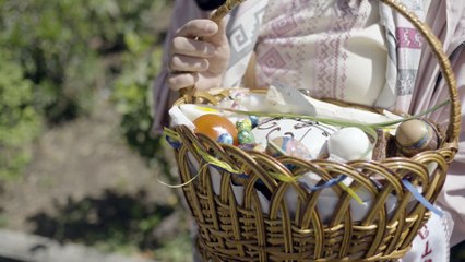 Gli ucraini a Roma celebrano la Pasqua ortodossa: le videochiamate con i familiari al fronte