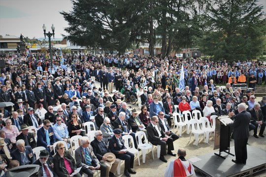Veterans welcomed to Bathurst Anzac Day service