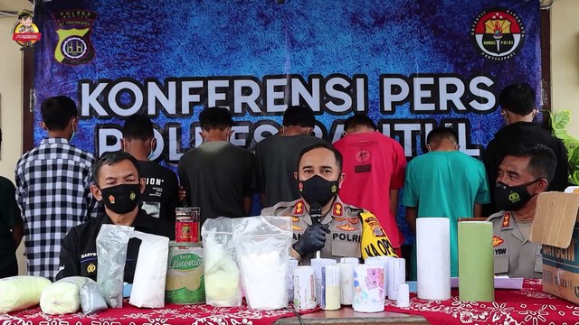 Rumah Produksi Digerebek, Kiloan Bahan Petasan Diamankan Polisi
