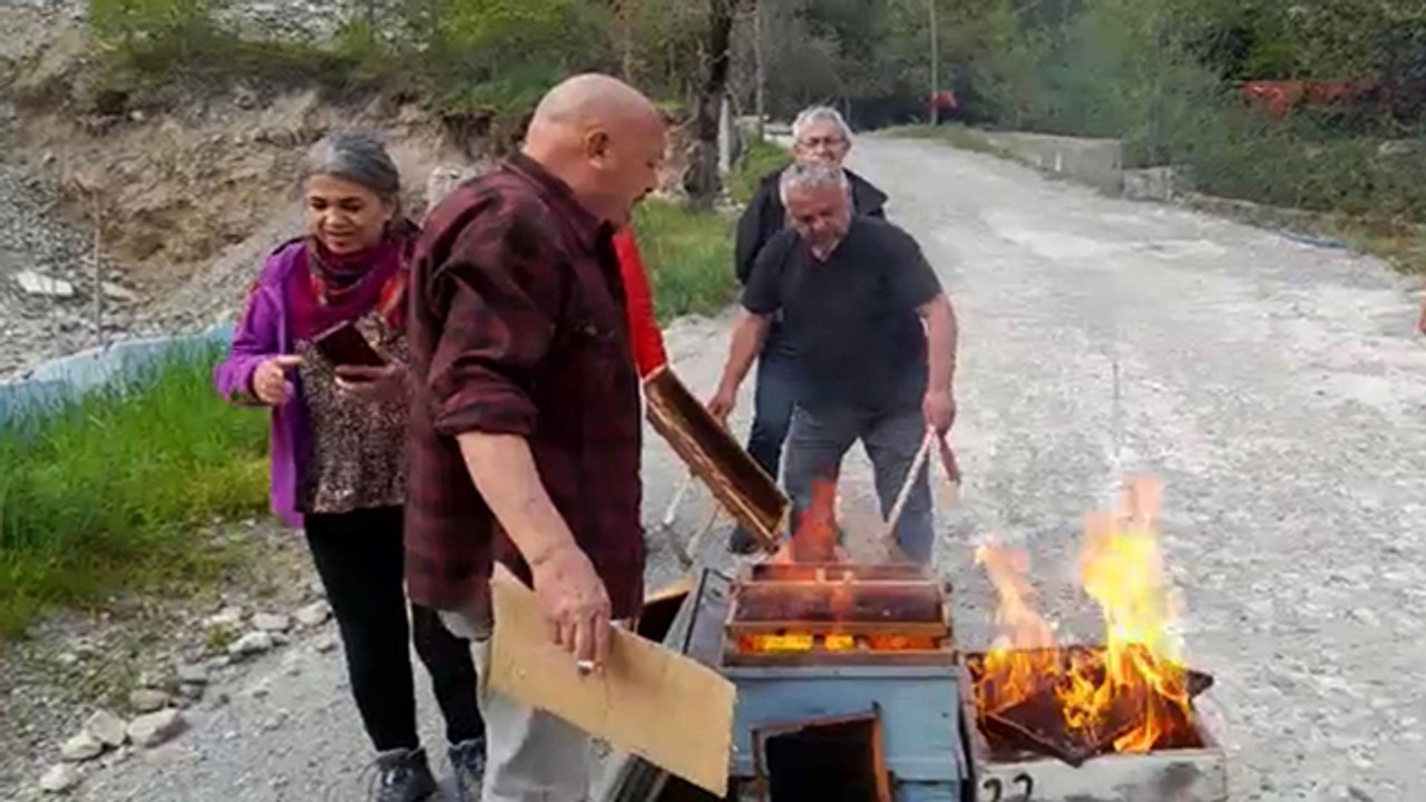 Rize İkizdereli arıcılar kovanlarını yaktı