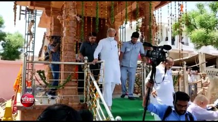 Video: मुख्यमंत्री ने हल थाम कर किया किसानों को साधने का प्रयास