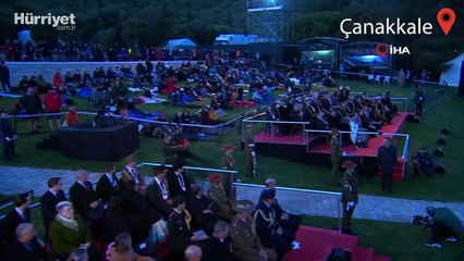 Anzaklar ‘şafak ayini’ ile atalarını andı