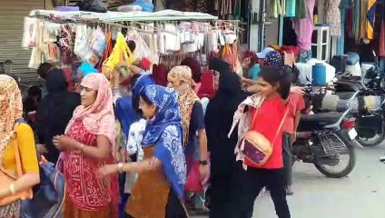 ईदुलफितर पर बाजार में जमकर हो रही खरीदारी