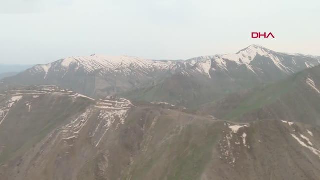 ANKARA-BAKAN AKAR BERABERİNDEKİ KOMUTANLARLA IRAK SINIRININ SIFIR NOKTASINDA İFTAR YAPTI