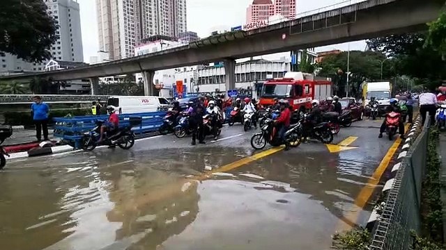KL hit by flash floods part 1