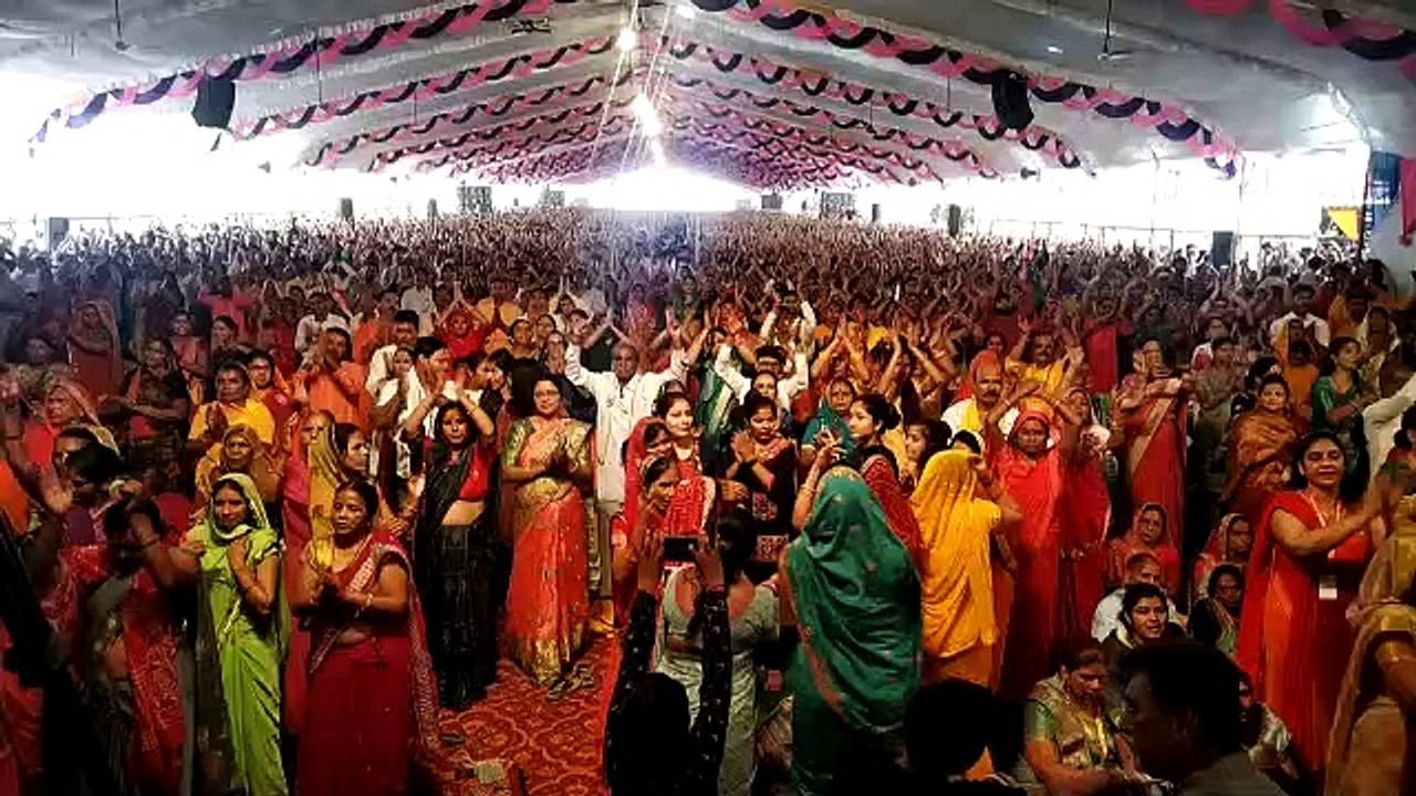 Pandit Pradeep Mishra got angry in ratlam