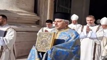 Dificultoso caminar del Papa Francisco - Dios lo bendiga y proteja siempre!!!