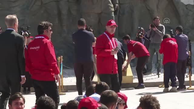 ÇANAKKALE - 57. Alay Vefa Yürüyüşü nün kapanış töreni Şehitler Abidesi'nde gerçekleştirildi