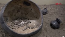 5 Bin Yıllık bebek mezar, müzede özel vitrinde