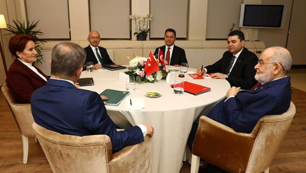 6'lı masada bu sefer de Babacan çatlağı! Paylaşımları nedeniyle dünkü toplantıda huzursuzluk yaşanmış