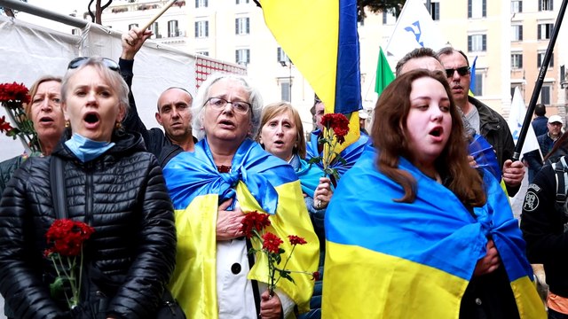 Roma, l'altro 25 aprile: a Torre Argentina Azione e Più Europa con gli ucraini