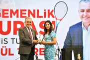 Konyaaltı Belediyesi'nin Egemenlik Kupası Tenis Turnuvası'nda Kadın Tenisçi Rakip Tanımadı