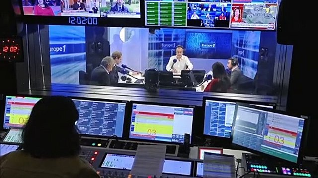 «Ce vote m'oblige» : après sa réélection, Emmanuel Macron veut convaincre ses opposants