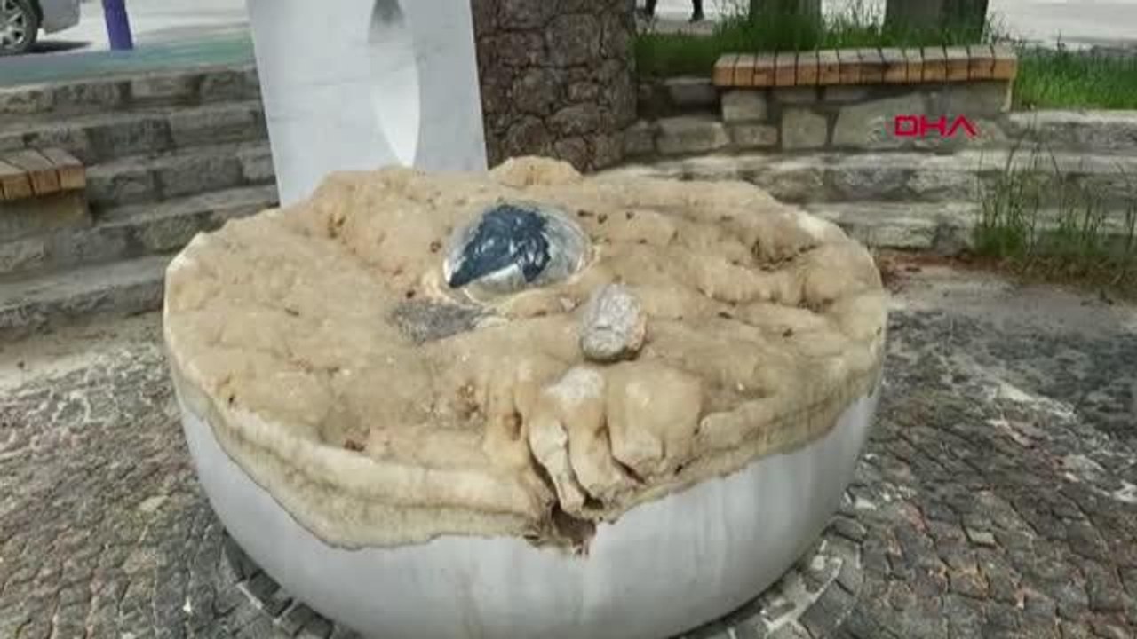 AHMET TANER KIŞLALI ANISINA YAPILAN 'FİKİR SAĞLIĞI HEYKELİ'NE SALDIRI