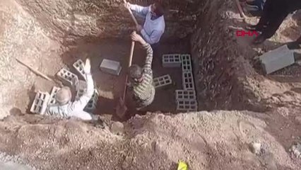 KIZ YAN YANA TOPRAĞA VERİLDİ