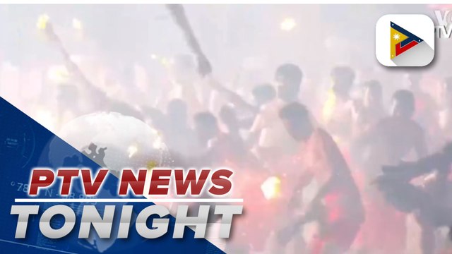 Indian villagers rain fire on each other in centuries-old tradition