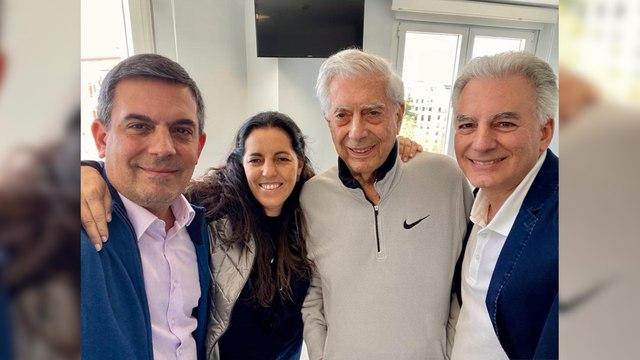 Mario Vargas Llosa supera el Covid y recibe el alta hospitalaria