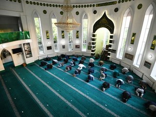 حقيقة وجود لجان لمراقبة الصلاة في المساجد بعد واقعة المراغي.. الأوقاف توضح