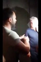 محتجون يعتدون على وزير الطاقة اللبناني