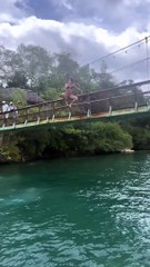 Descargar video: Yannick Noah passe des vacances avec Joalukas et Eleejah en Jamaïque.