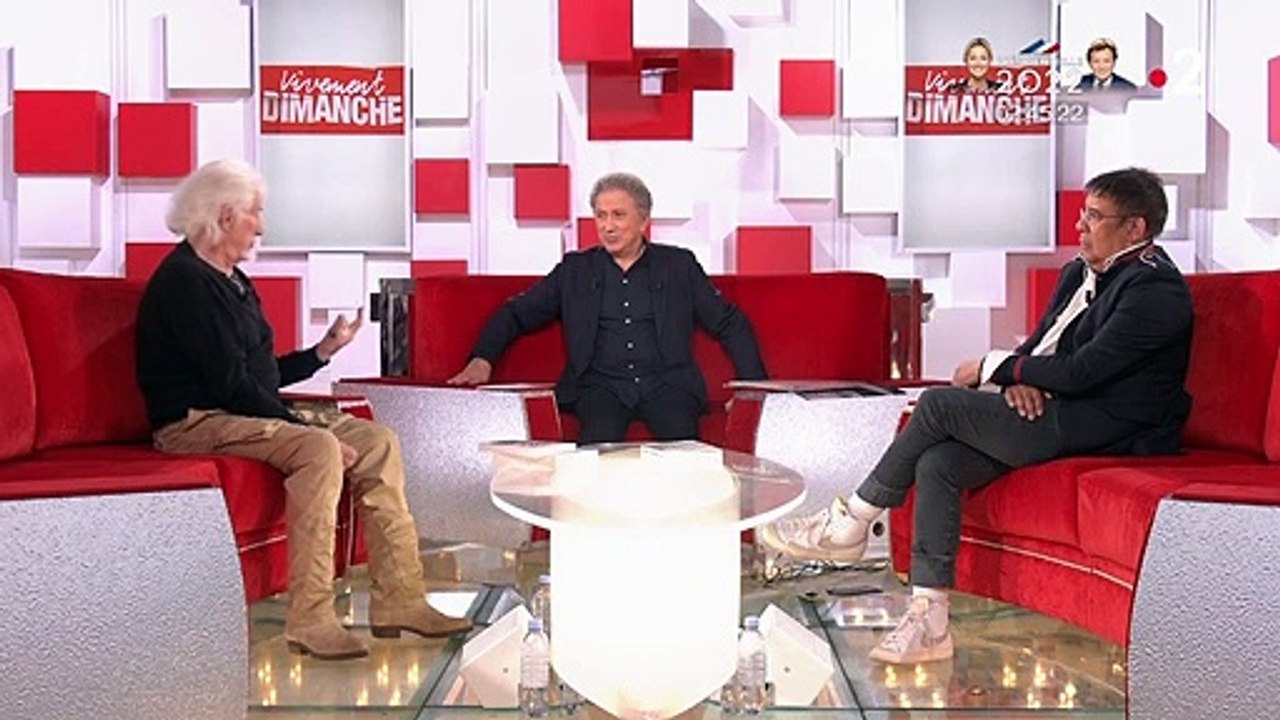 Hugues Aufray s'est confié sur la mort de son frère dans Vivement Dimanche. @ France 2 / Vivement Dimanche