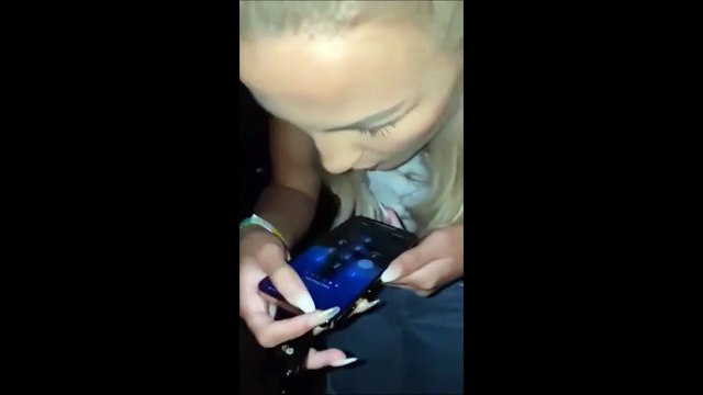 Elle a une drole de façon de déverrouiller son iPhone