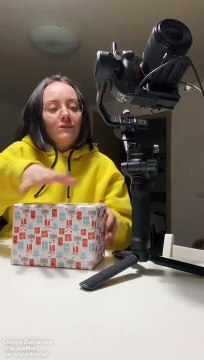 Une influenceuse offre un cadeau à son meilleur et plus fidèle ami