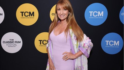 VOICI : "Sans le sou, sans abri" : Jane Seymour revient sur sa situation avant Docteur Quinn, femme médecin