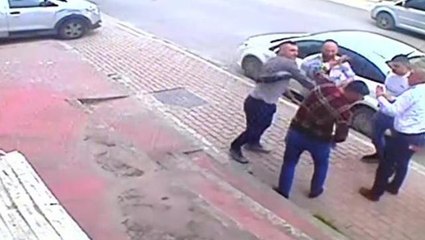 Çıkan tartışmada tokat atılan şahıs, silahına davranıp kurşun yağdırdı